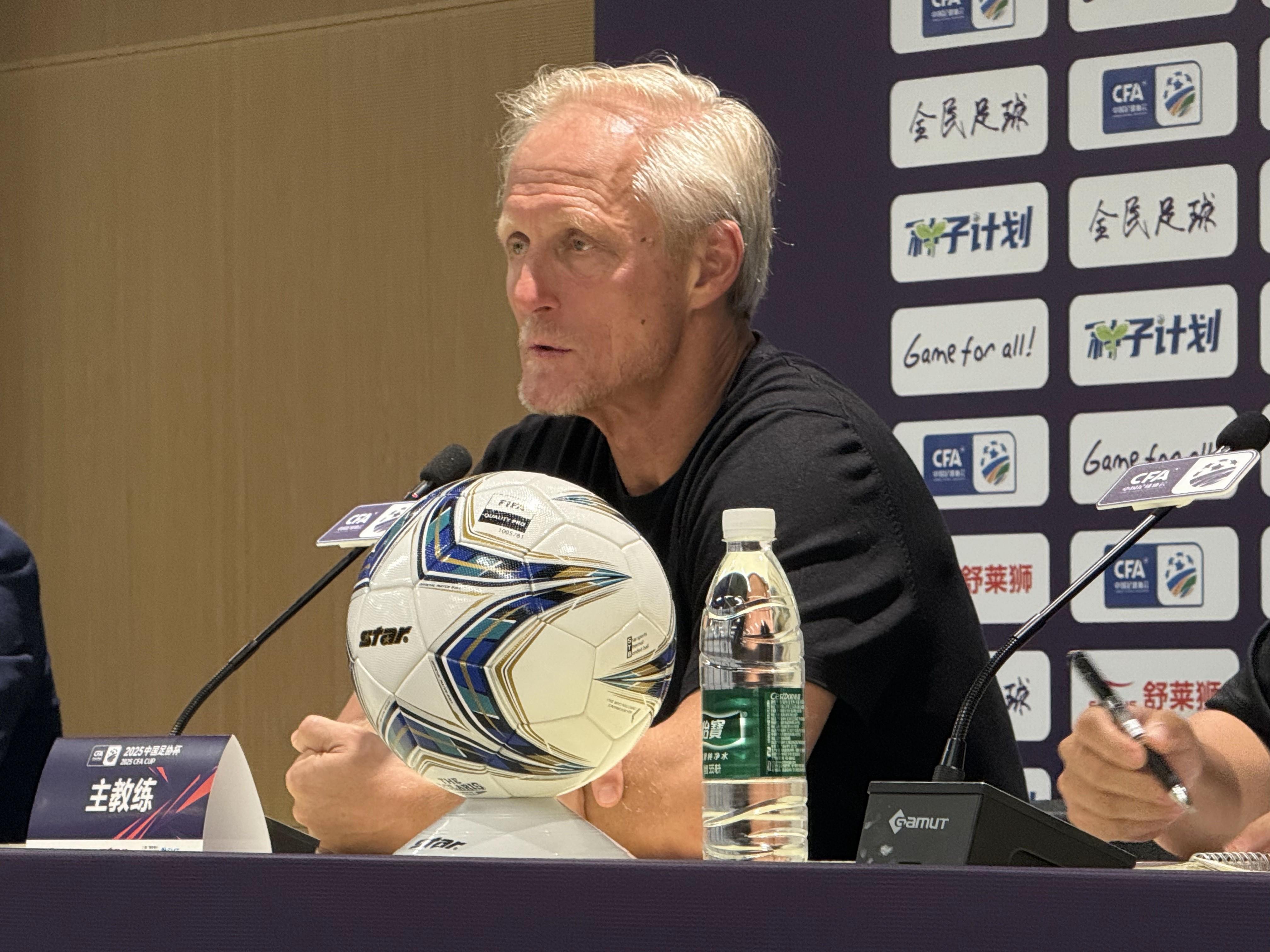 华体会网址-玉昆主帅约恩-安德森：恭喜北京取得胜利，并且踢了场很棒的比赛