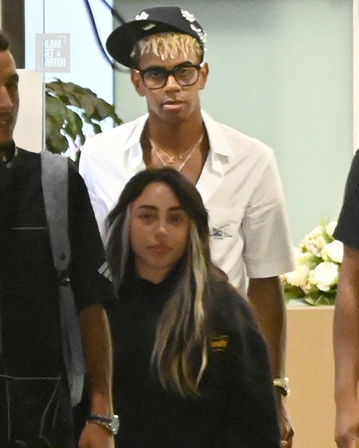 亚马尔与绯闻女友机场同行曝光，随后下榻同一酒店引发关注