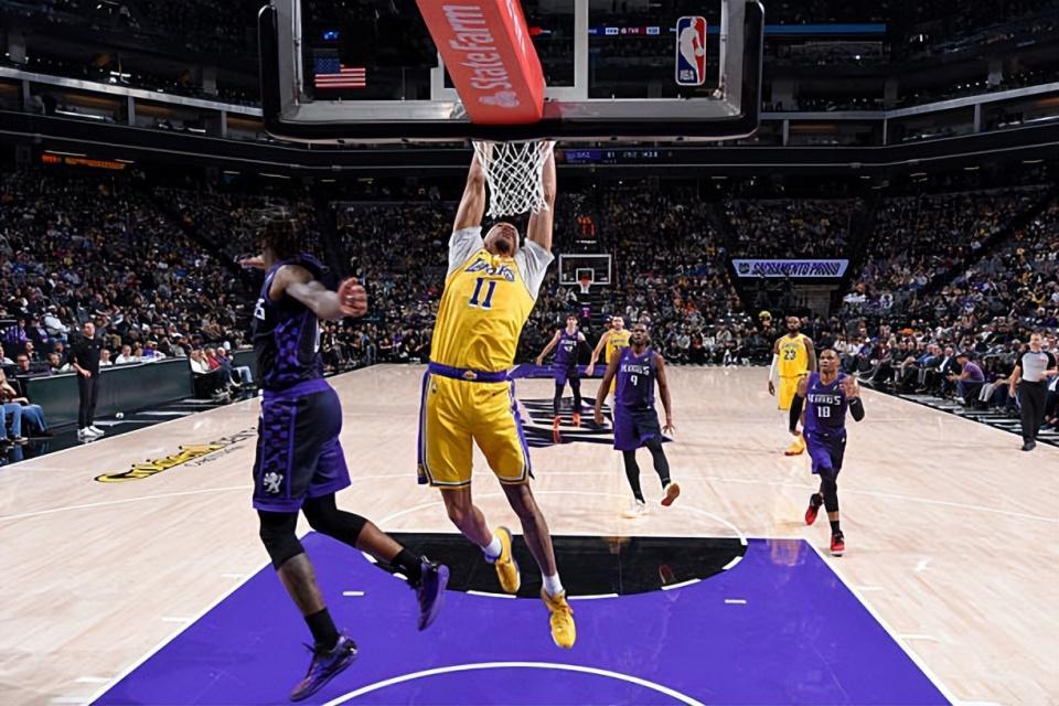 华体会-看起来与两大核心的兼容度非常高？但湖人替补中锋毕竟能力有限啊