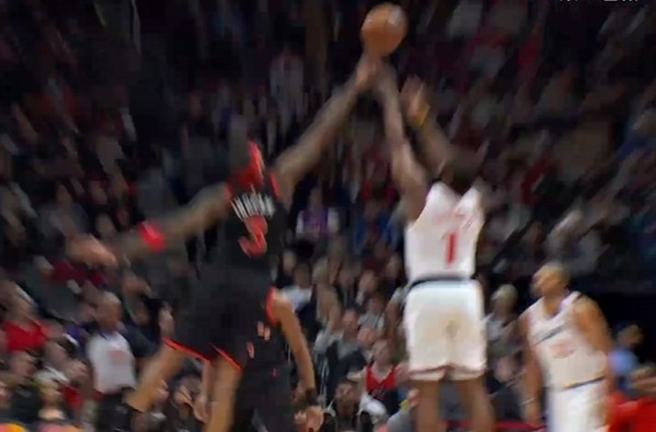 华体会网址-攻防压制！英格拉姆扑防大帽哈登 随后反击暴扣打停快船