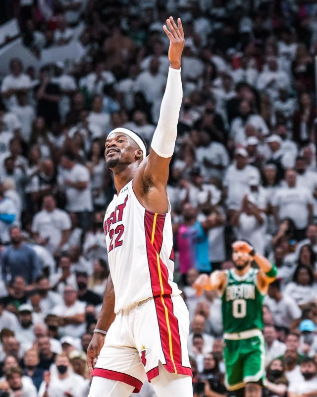 华体会网址-41分9板5助攻4抢断3封盖 巴特勒攻防全能主宰G1